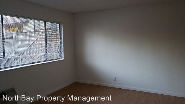 Building Photo - 220 Golden Ridge Ave