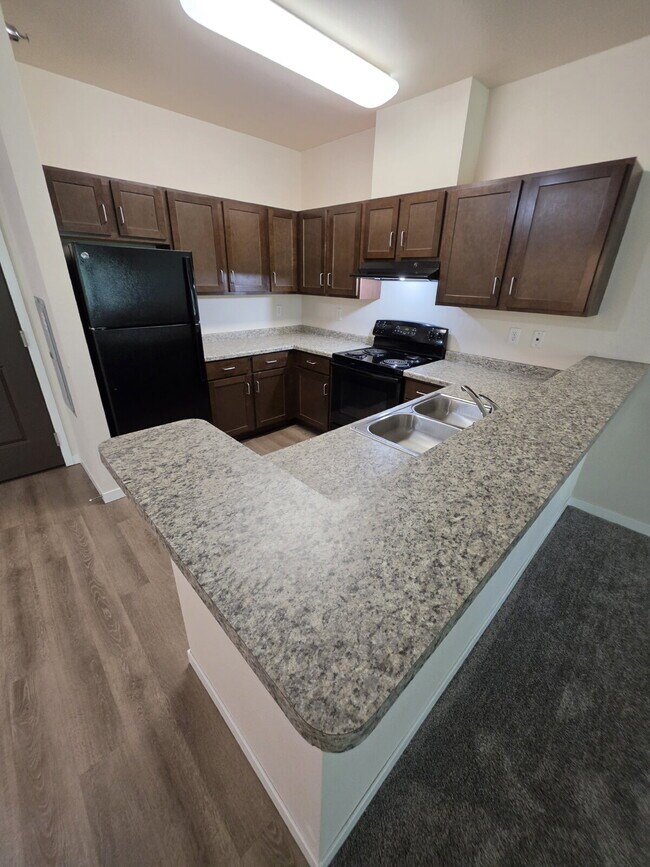 Foto del edificio - 2 Bedroom | 1 Bathroom 2nd Floor Apartment Available RIGHT NOW!