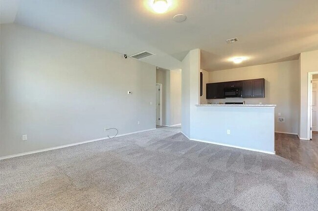 Building Photo - 3 Bed, 2 Bath home nestled in the highly s...