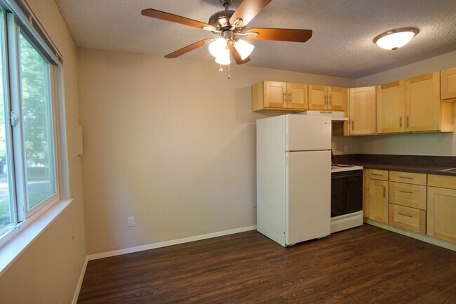 Foto del edificio - Updated Sunnyside Two-Bedroom with Parking...