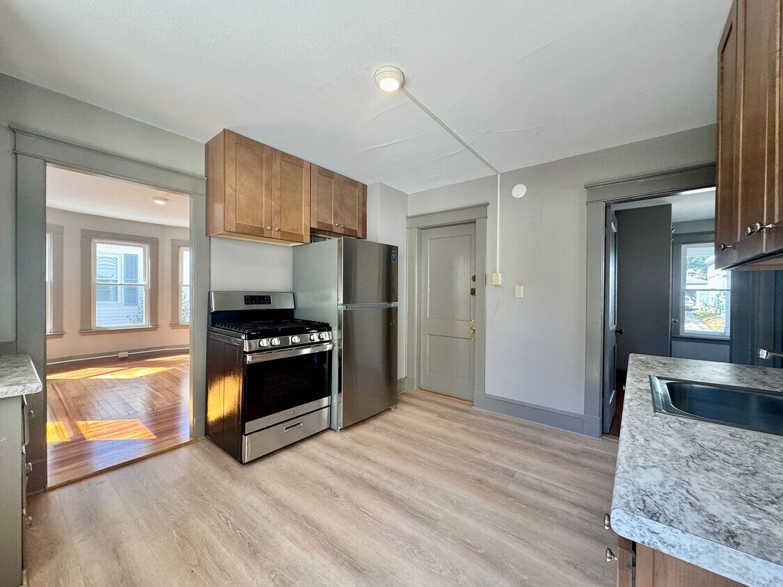 Foto principal - 70 Angell Ave