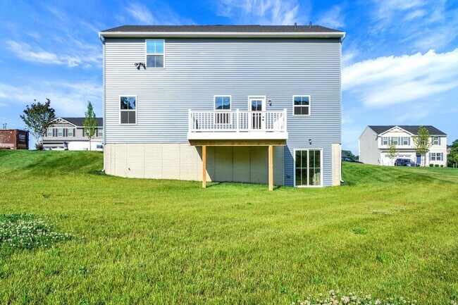 Building Photo - 4 Bed / 3 Bath Single Family Home