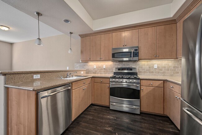 Foto del edificio - Luxury 2 Bedroom, 2.5 Bath Townhome Near D...