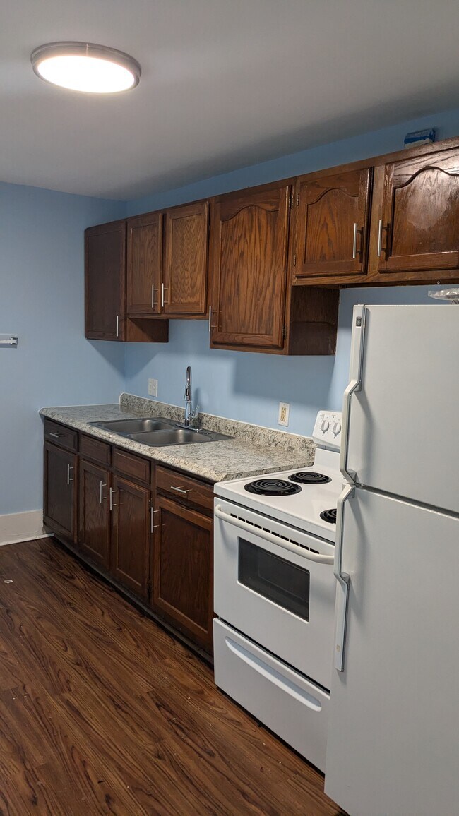 Kitchen - 322 W Maple St