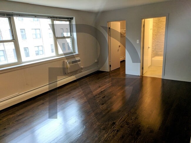 Building Photo - 6119 N Kenmore Ave