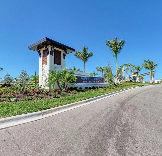 Building Photo - 12440 Wellen Golf St