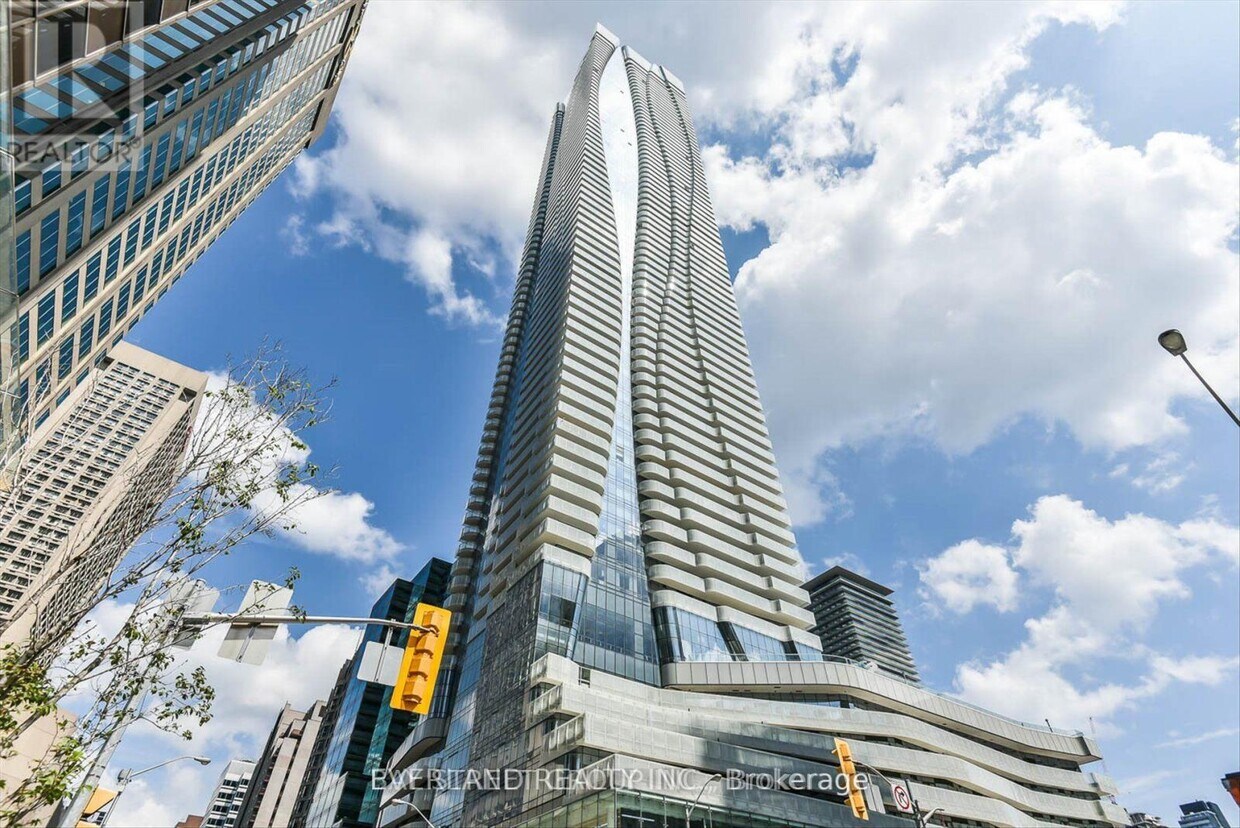 Photo principale - 1-5301 Bloor St E