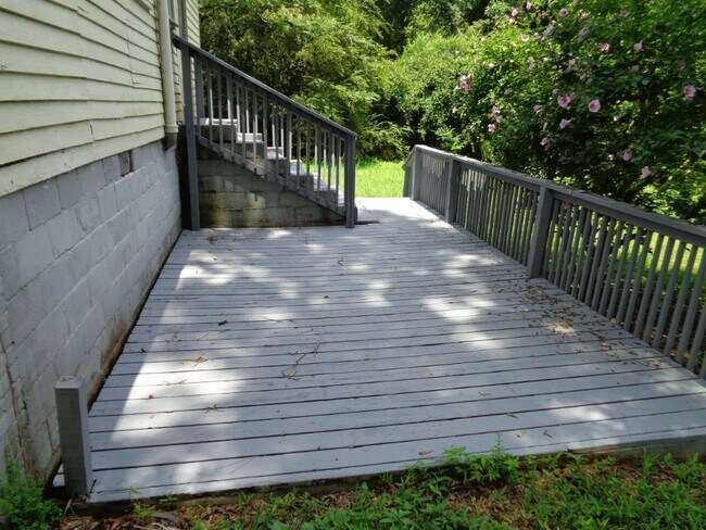 Foto del edificio - Cute as a button! 2 bed, 1 full bath, reno...