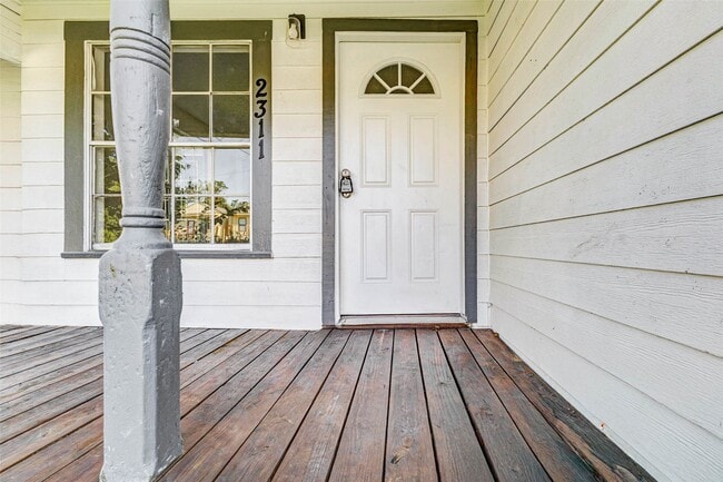 Building Photo - 2311 Wavell St