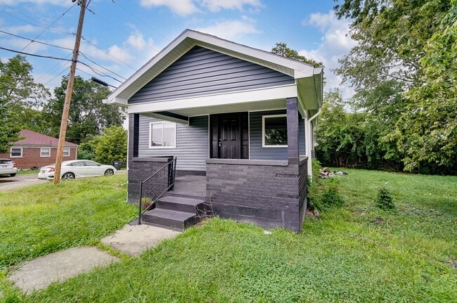 Building Photo - Two Bedroom, Two Bath in Dayton!