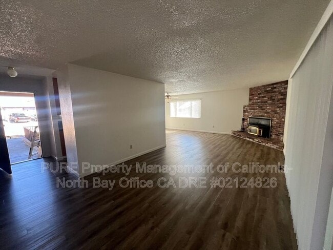 Building Photo - 571 Chablis Ct