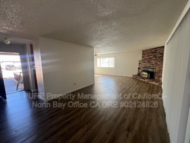 Foto del edificio - 571 Chablis Ct