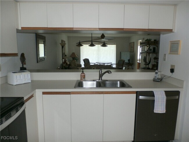 Foto del edificio - 16500 Kelly Cove Dr