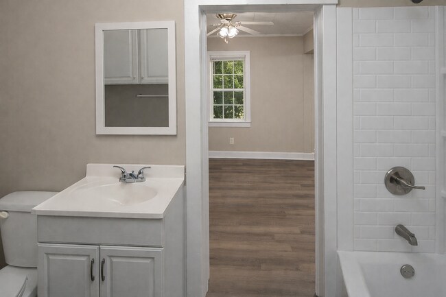 Foto del edificio - 471 E Montgomery St