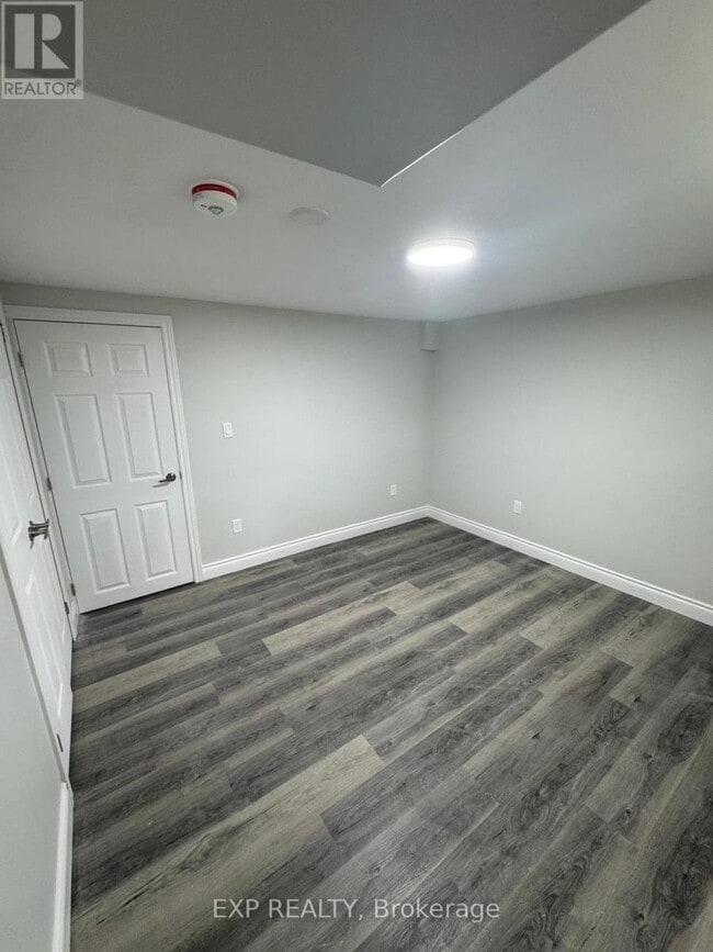 Building Photo - 370 Greenbrook Dr