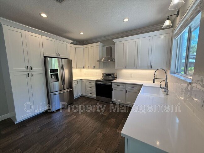 Building Photo - 926 Feather Dr