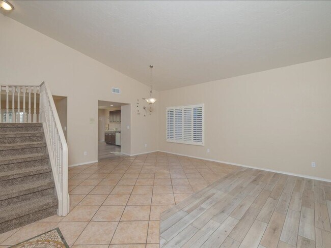 Building Photo - 5 Bedroom + Den that can be used as a bedr...