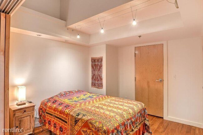 Building Photo - 12 S Lexington Ave Unit 202