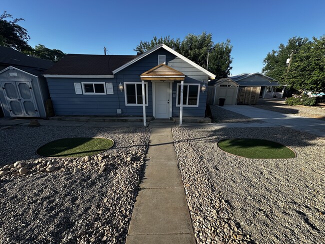 Building Photo - 70 E 400 S