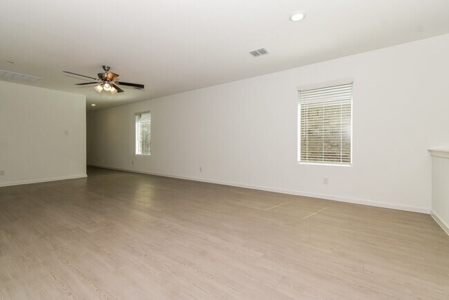 Foto del edificio - 1719 Crossbill St