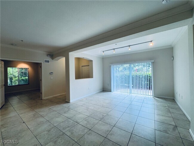 Foto del edificio - 13100 Bella Casa Cir