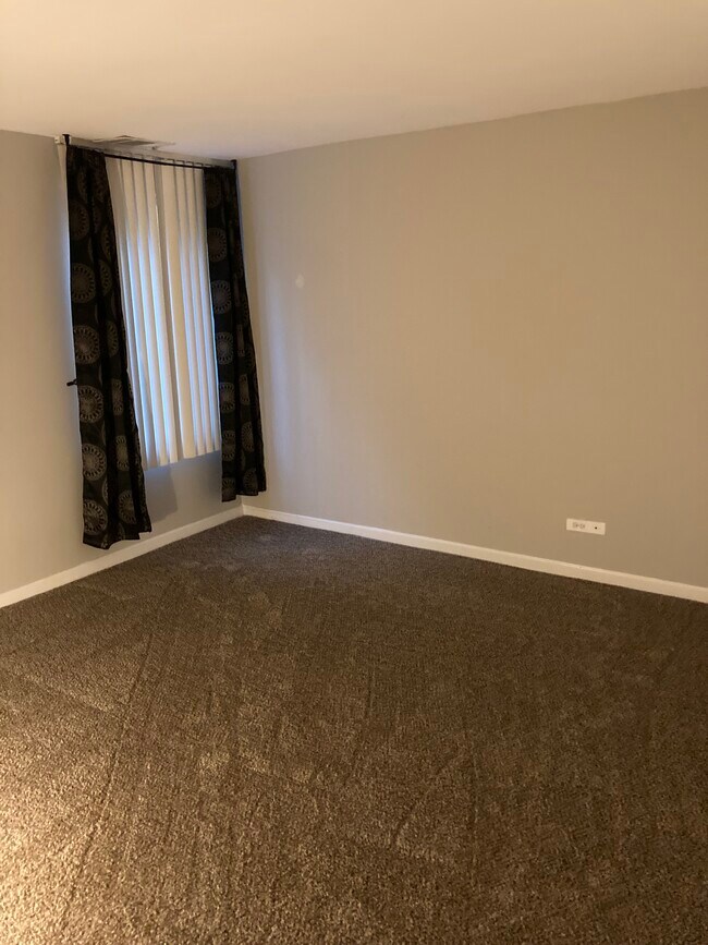 Foto del edificio - 5854 Forest View Rd