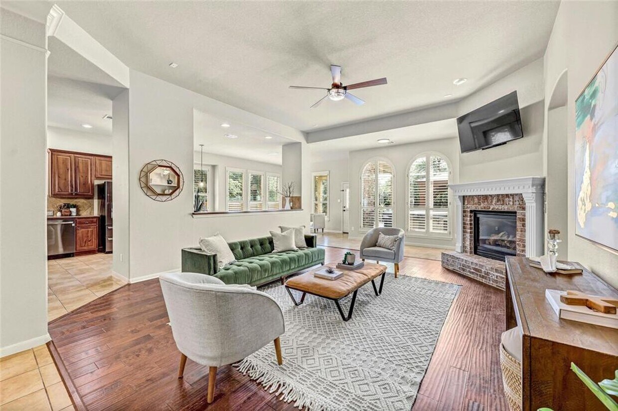 Primary Photo - Incredible 4-Bedroom Home for Rent in Red ...