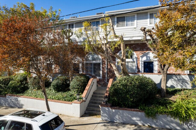 Foto del edificio - 8741 Darby Ave