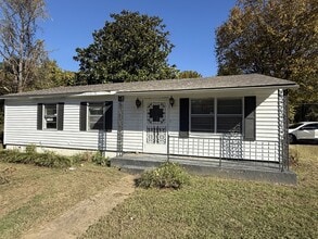 Building Photo - 133 Center St