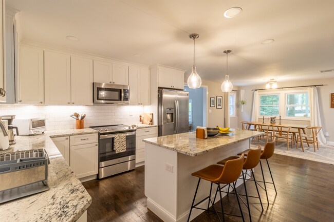 Building Photo - Spacious 4-Bedroom Home with In-Law Suite
