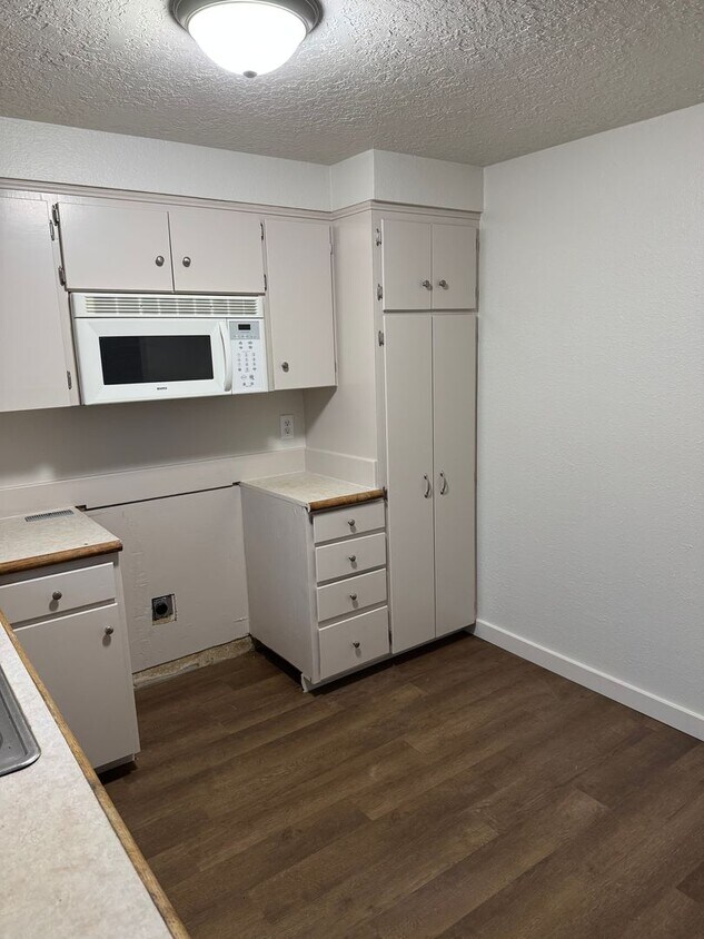 Foto del edificio - Freshly Updated 3-Bedroom, 2-Bath Home in Reedsport