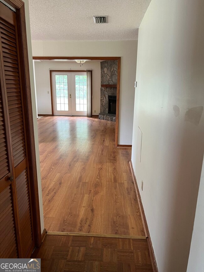 Foto del edificio - 511 Moeckel Ln