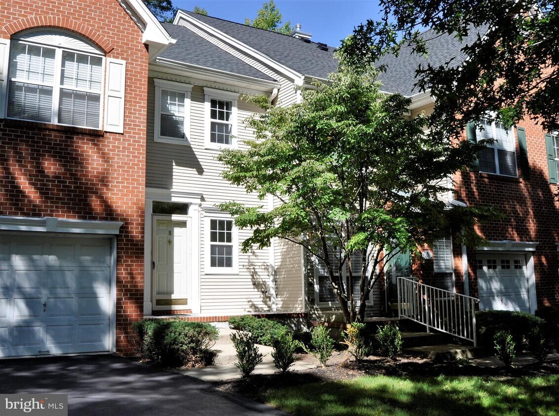 8 Burr Dr, Princeton, NJ 08540 Townhome Rentals in Princeton NJ