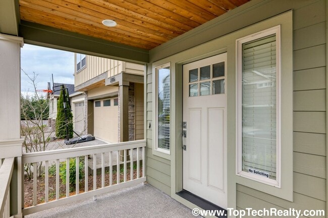 Building Photo - Lovely *NEWER* 3BD, 2.5 BA* Home In Desira...