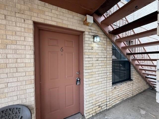 Building Photo - 1502 E San Pedro St