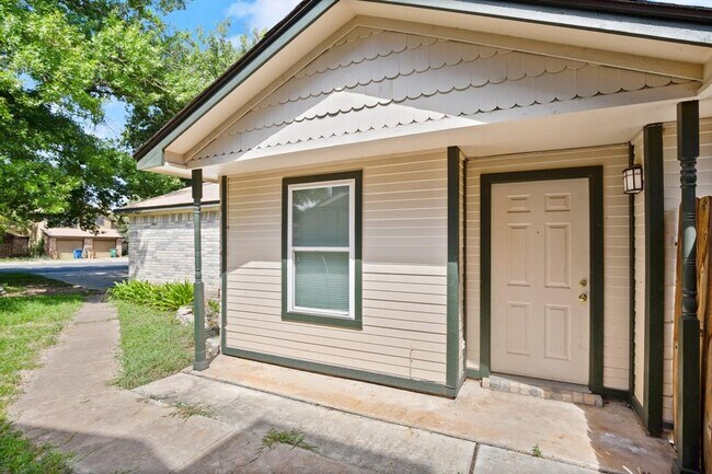 Building Photo - 13309 Saddlebrook Trail