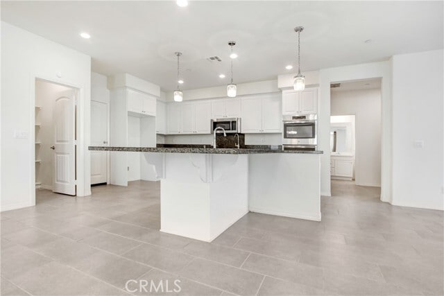 Building Photo - 5594 Skimmer Dr