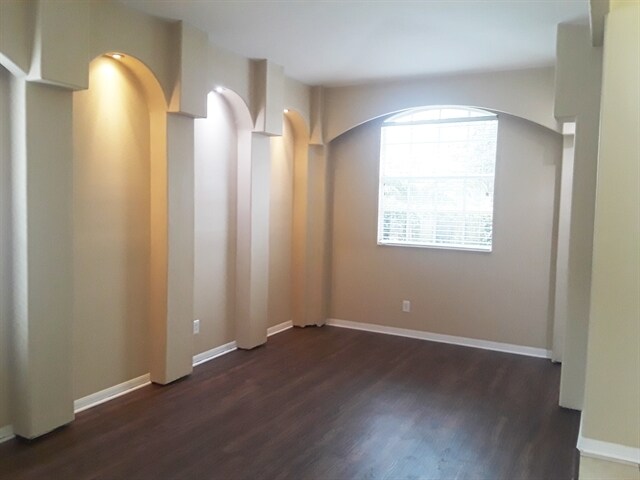 Building Photo - 8356 Moccasin Trail Drive