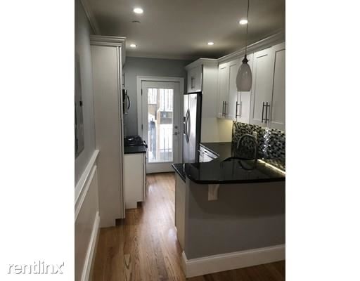 Foto del edificio - 2 br, 1 bath  - 291 D Street #1 NG 1