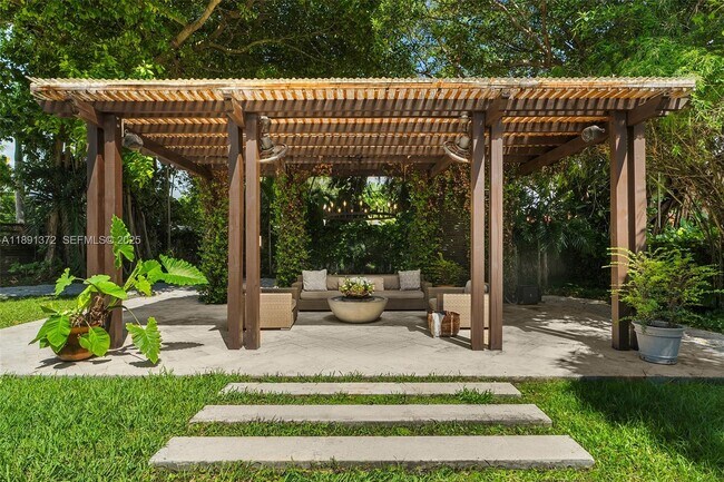 Foto del edificio - 575 Bay Point Rd