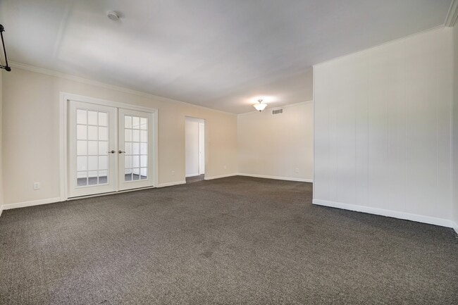 Foto del edificio - 9031 Gaylord Dr