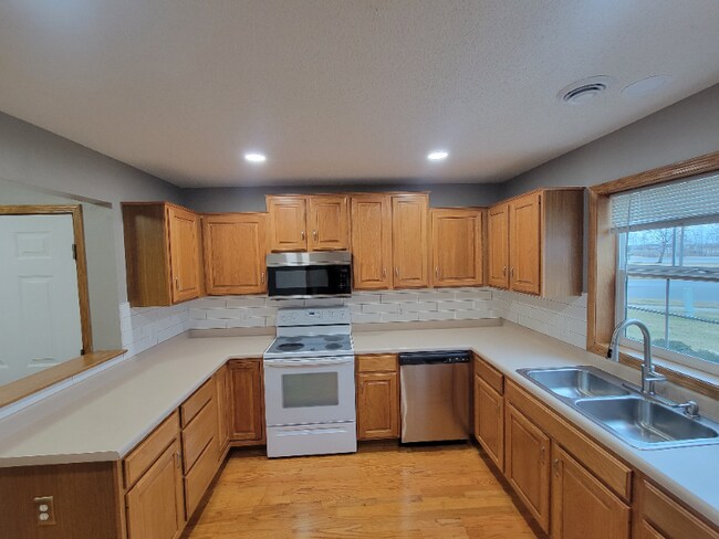 Building Photo - 10431 64th Way NE