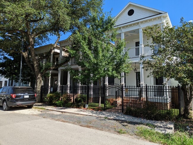 Photo - 722 E 29th St House