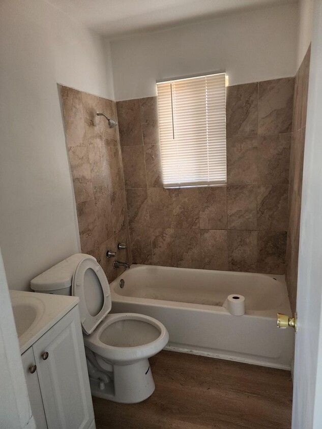 Building Photo - Rent Ready Studio Apartment