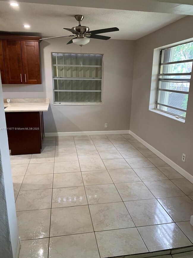 Foto del edificio - 6535 SW 8th Pl