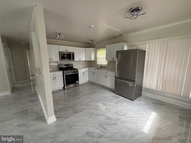 Foto del edificio - 35 Blueberry Ln