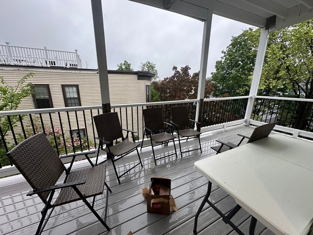 Foto principal - 633 E 8th St