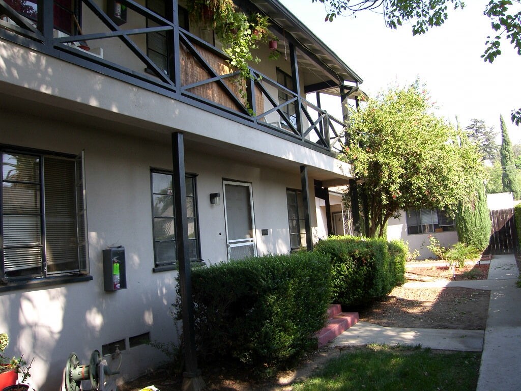 Building Photo - 215 E F St