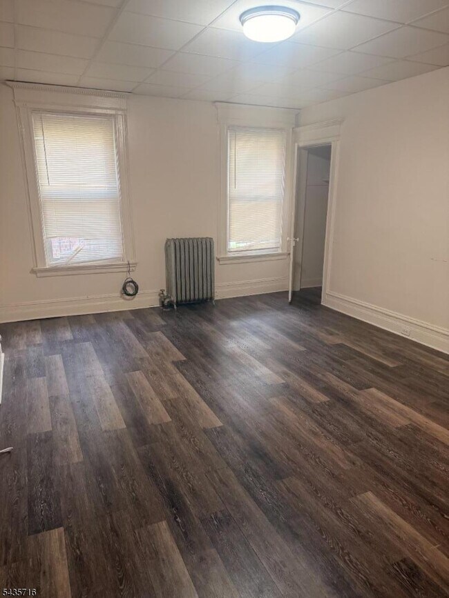 Building Photo - 60 James St