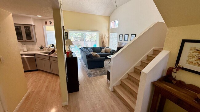 Foto del edificio - Furnished, 6-month minimum rental, Procure Only